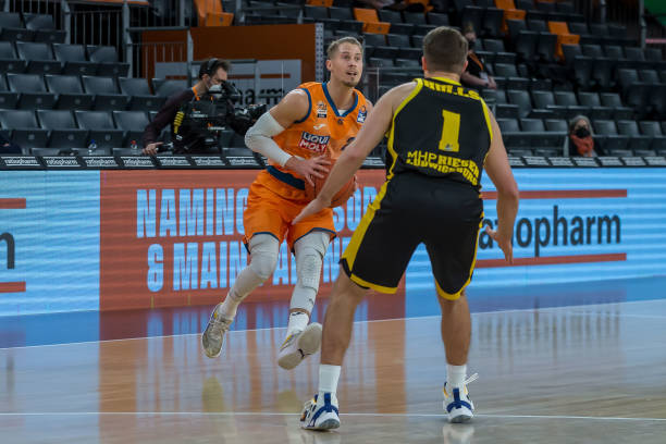 激烈的亚冠 激烈的亚冠