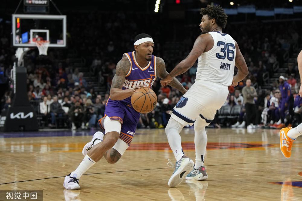 她在训练中 她在训练中